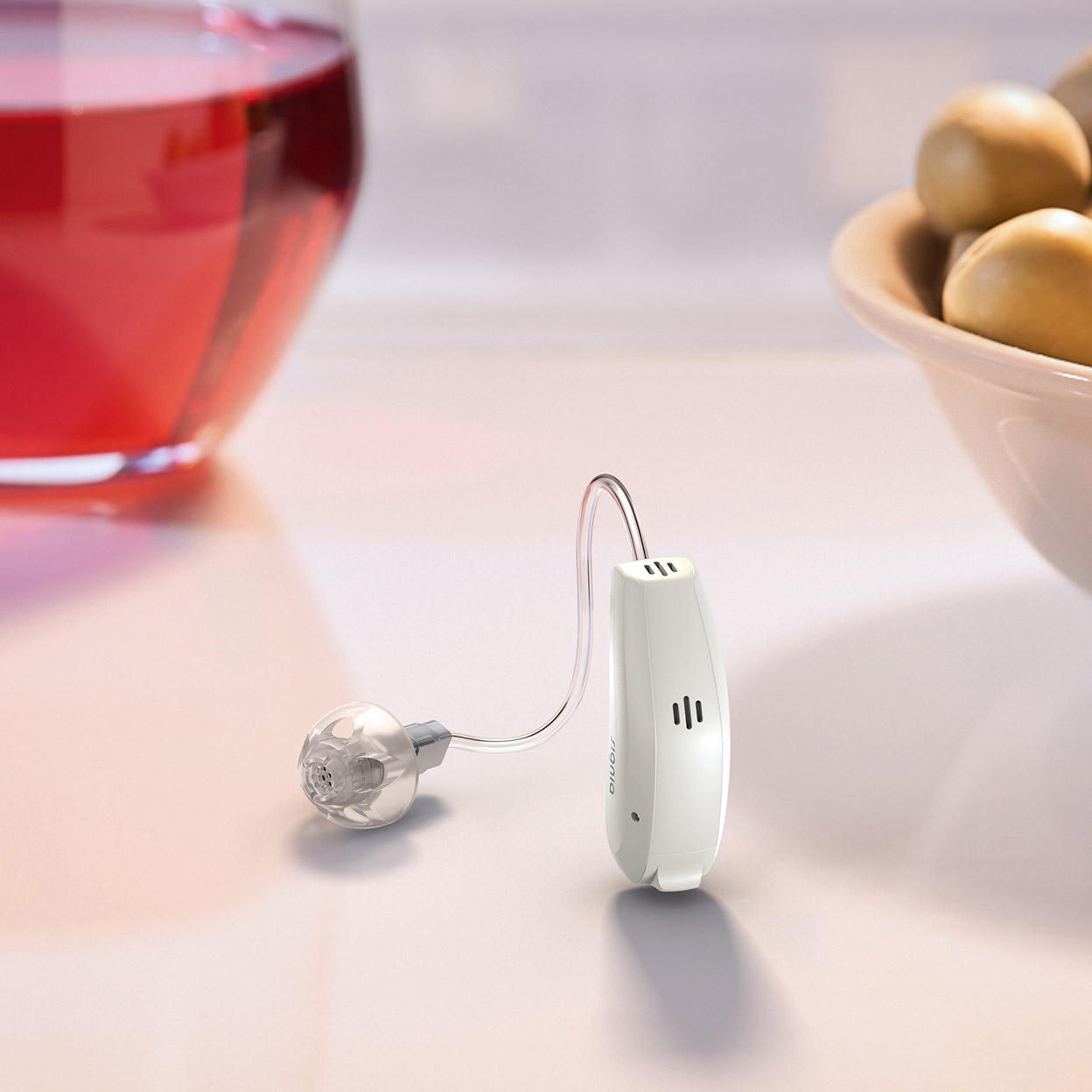 Absolute discretion Signia’s tiny Pure 10 sits nearly invisibly behind your ear. For maximum convenience and discretion, it can be remotely controlled via your smartphone.