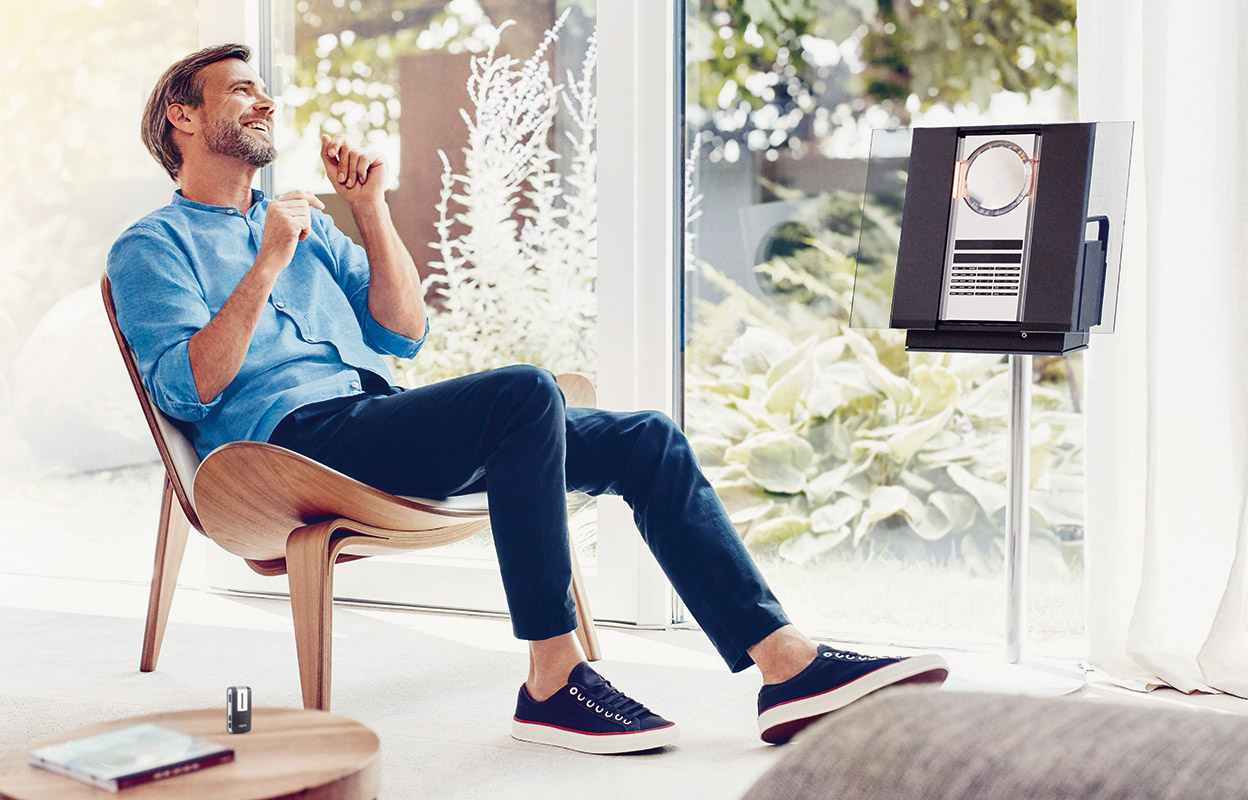 A pair of wireless stereo headphones with highest streaming quality. This is the ideal solution if you would like to stream phone calls, music, audiobooks and more, directly into your hearing aids from any device with a Bluetooth connection, including via voice commands.