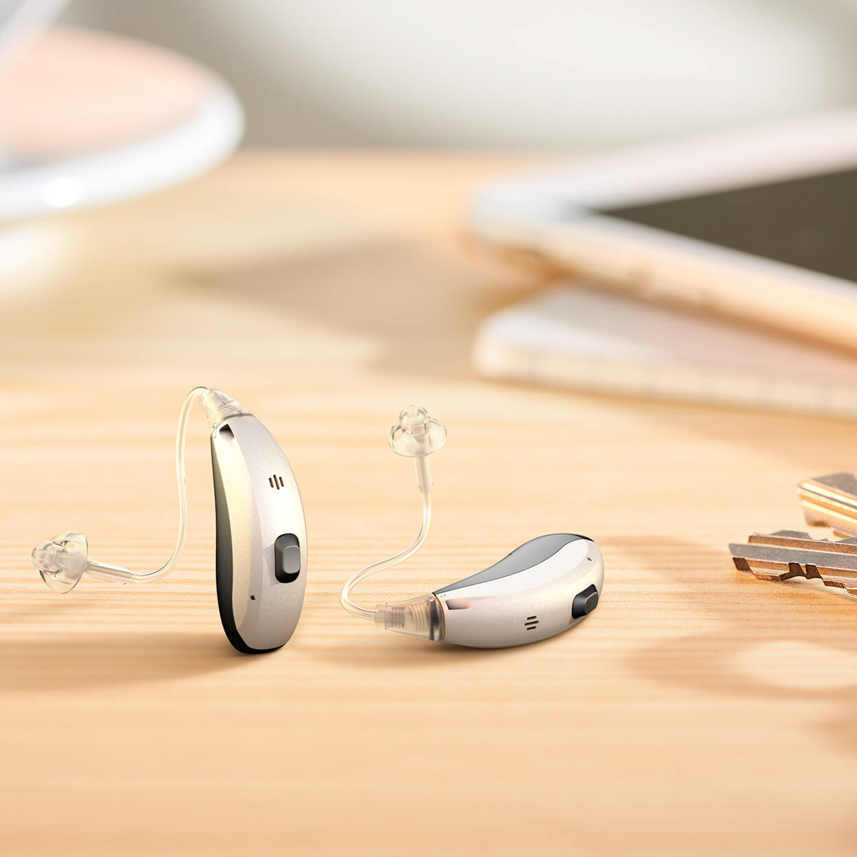 Wireless lithium-ion charging Together with Signia’s Motion Charge&Go comes the inductive charger: The hearing aids start charging automatically when you place them in the charger and turn on automatically when you take them out.